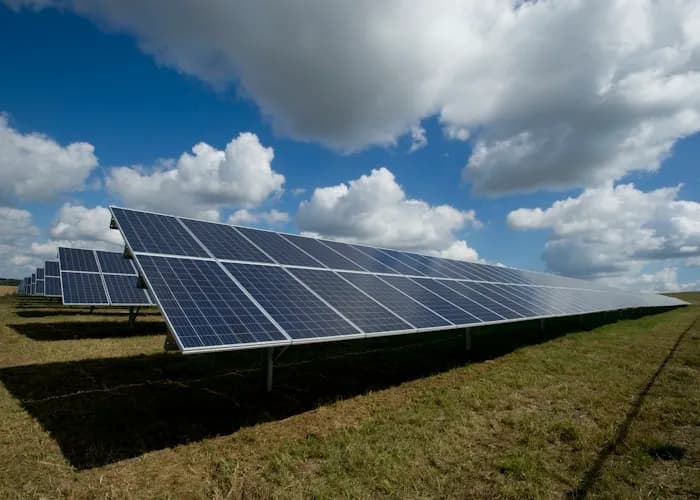 Paneles solares instalados por la fundación